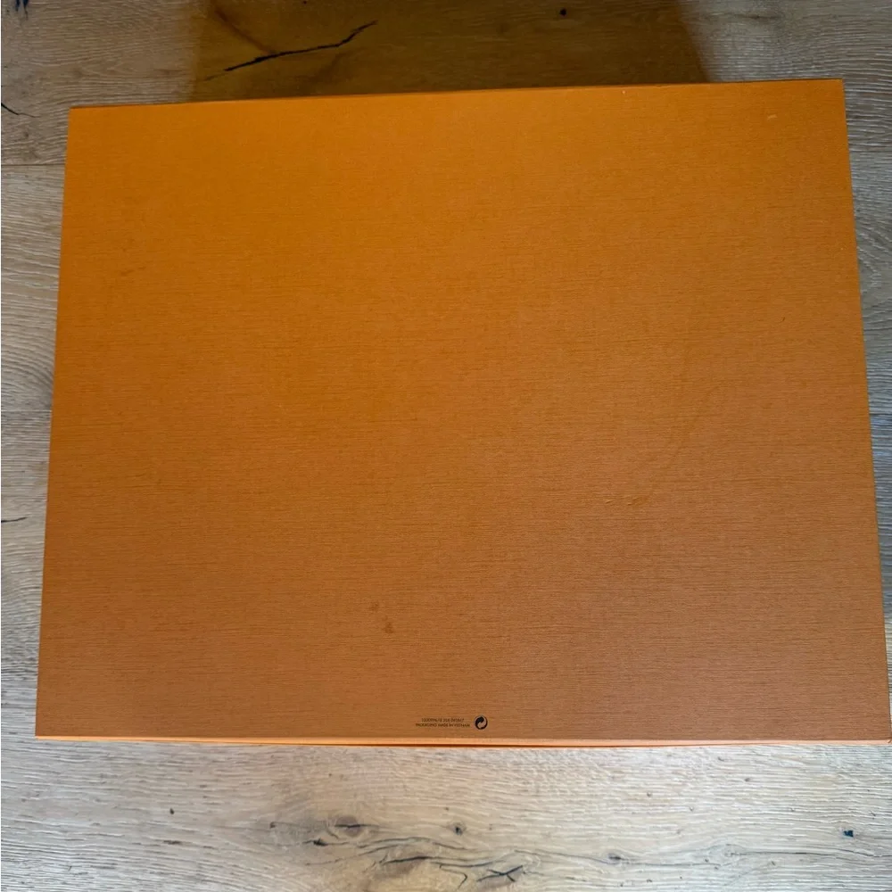Authentic Extra Large Louis Vuitton Gift Box Magnetic closure price firm!